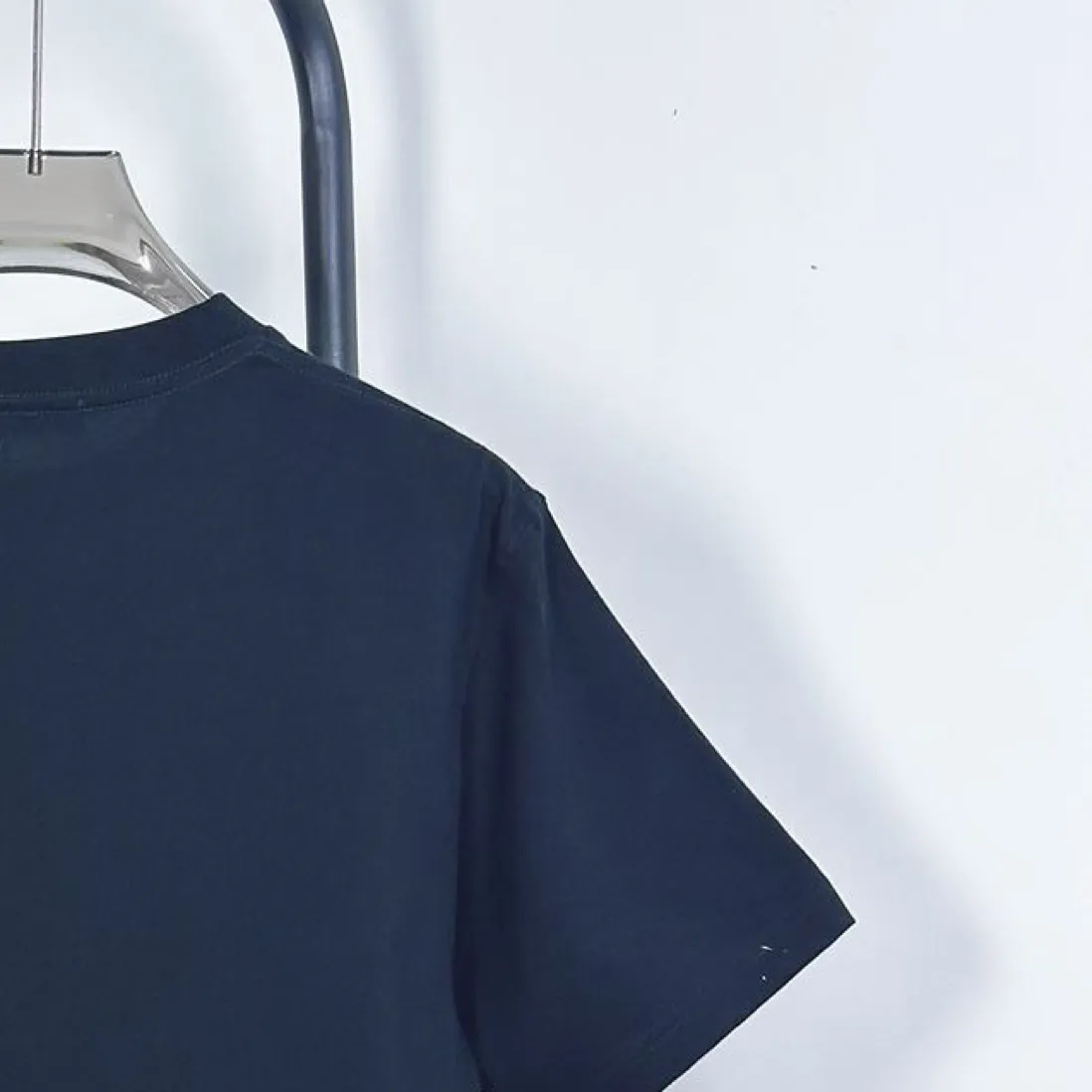 ：KK 10 Originals × T Same Style ： 1.320g ，100% ， ， ， 。 2. ， ， ， ， ！ 3. ， ， ， 。 4. ， Breathable ， Quality 。 ： ， 。 “Daily Log : Relarda” ，“goodday Hows your weather?” ， 。 ， ， 。 ：Black、White Size ：S-XL